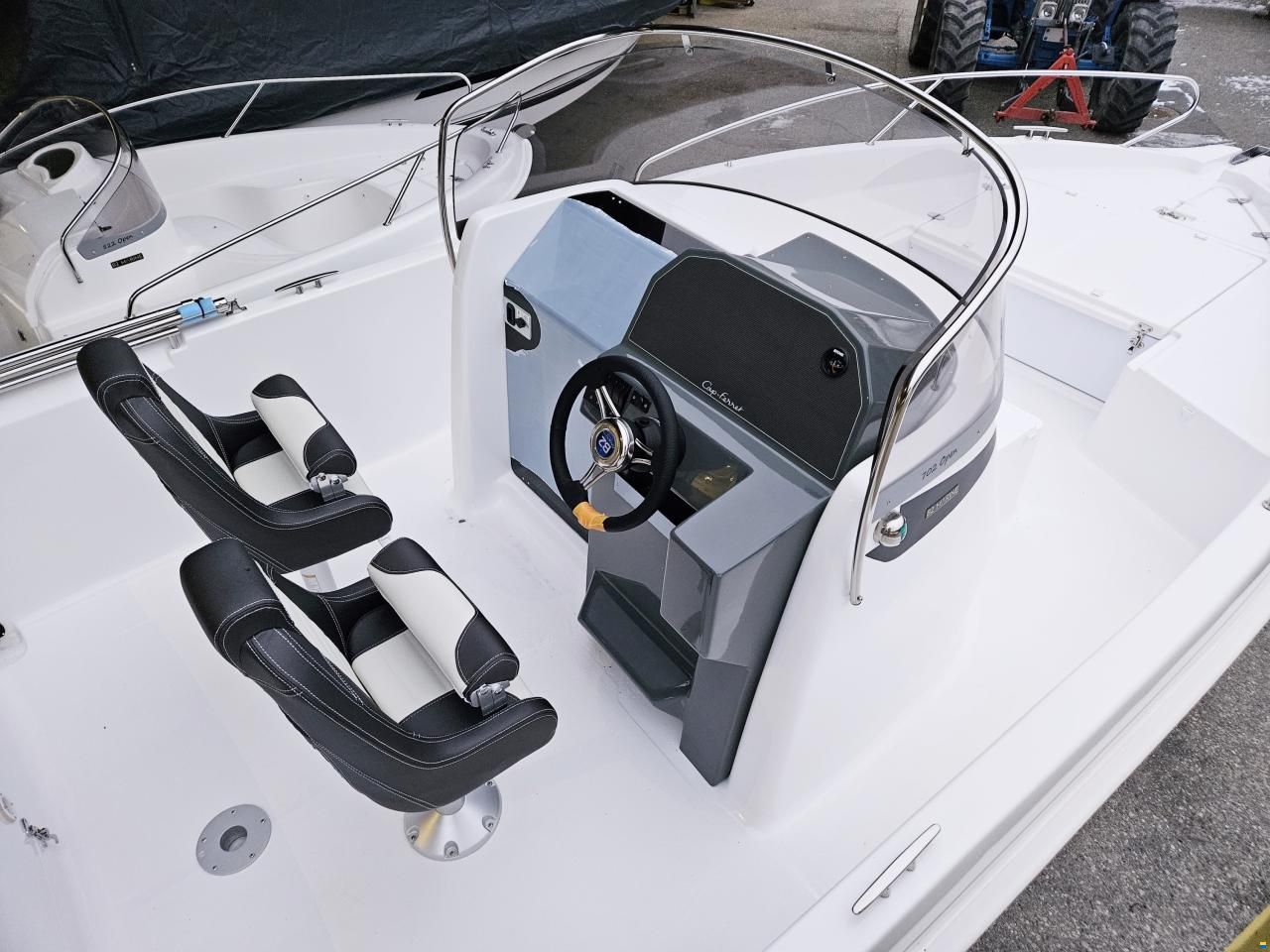 B2 Marine Cap Ferret 702 Open