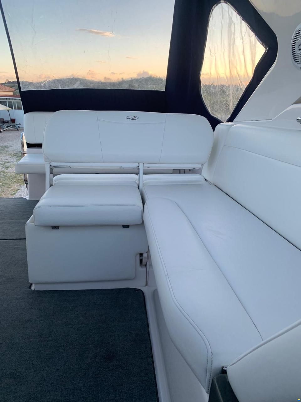 Regal 2860 Window Express