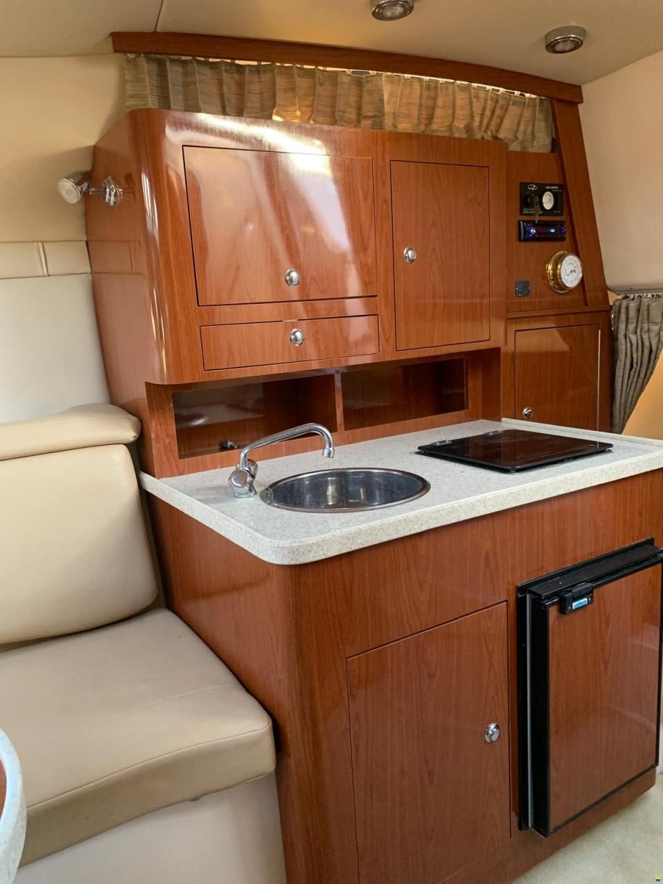 Regal 2860 Window Express
