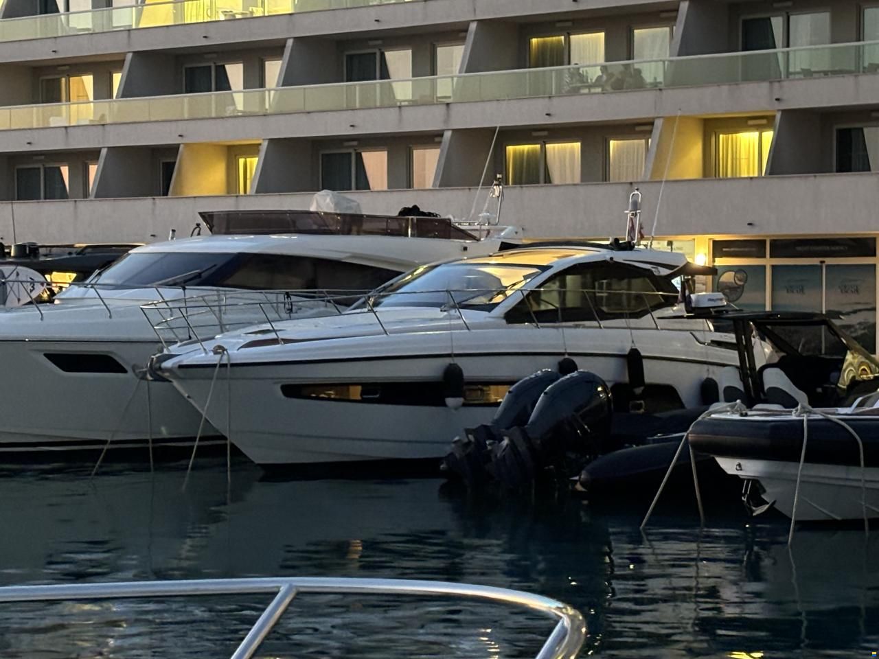 Azimut 43 Atlantis