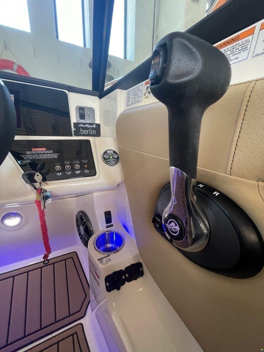 Sea Ray 230 Sunsport