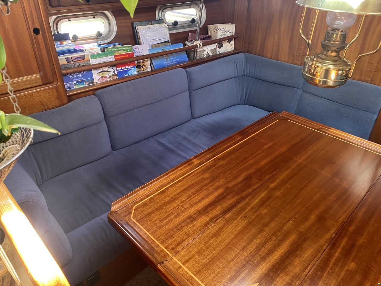 Bavaria 350 Lagoon