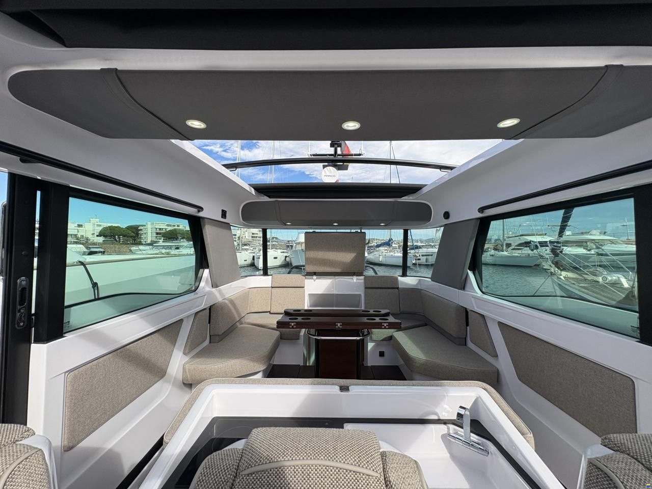 Axopar 45 Cross Cabin