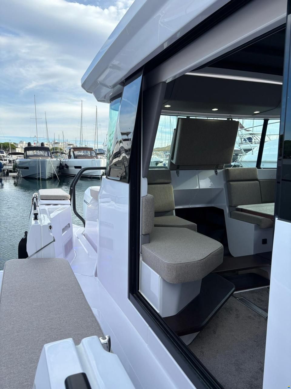 Axopar 45 Cross Cabin