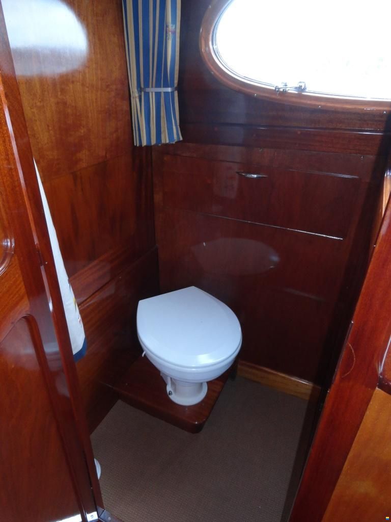 Swiss Craft Sedan Express Cruiser 9.6m