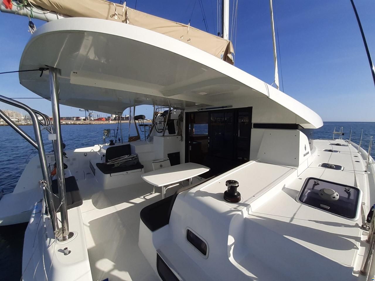Lagoon 42