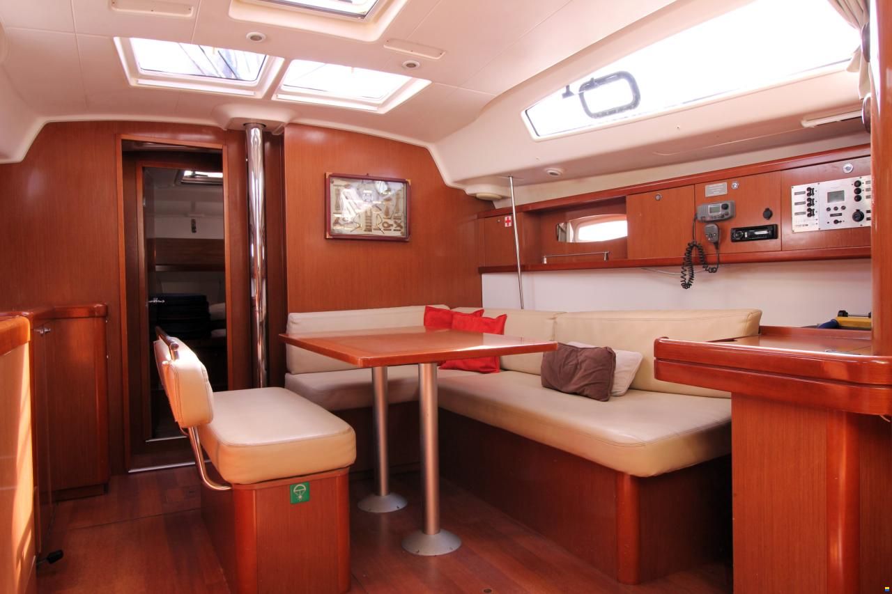 Beneteau Oceanis 43