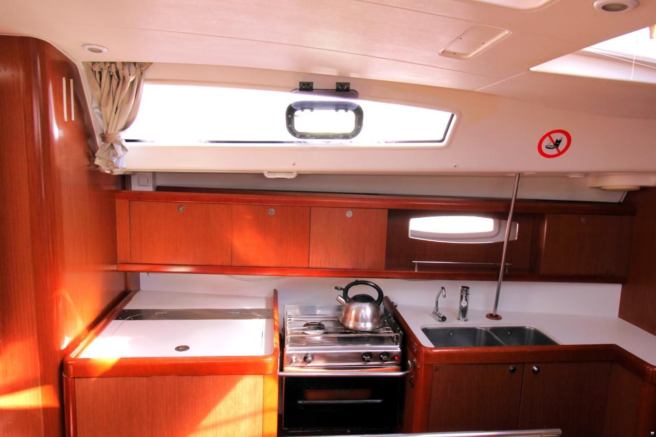 Beneteau Oceanis 43