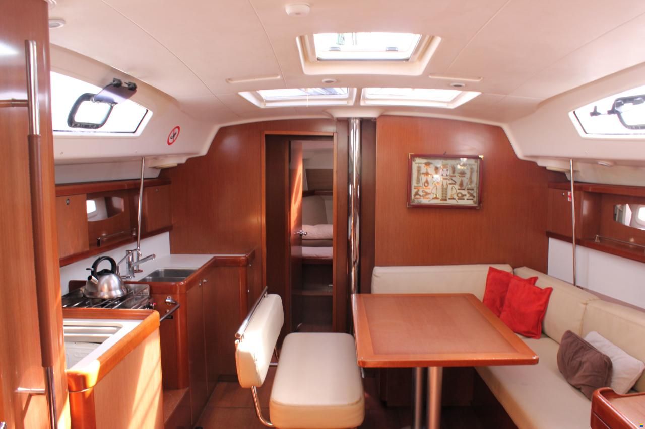 Beneteau Oceanis 43