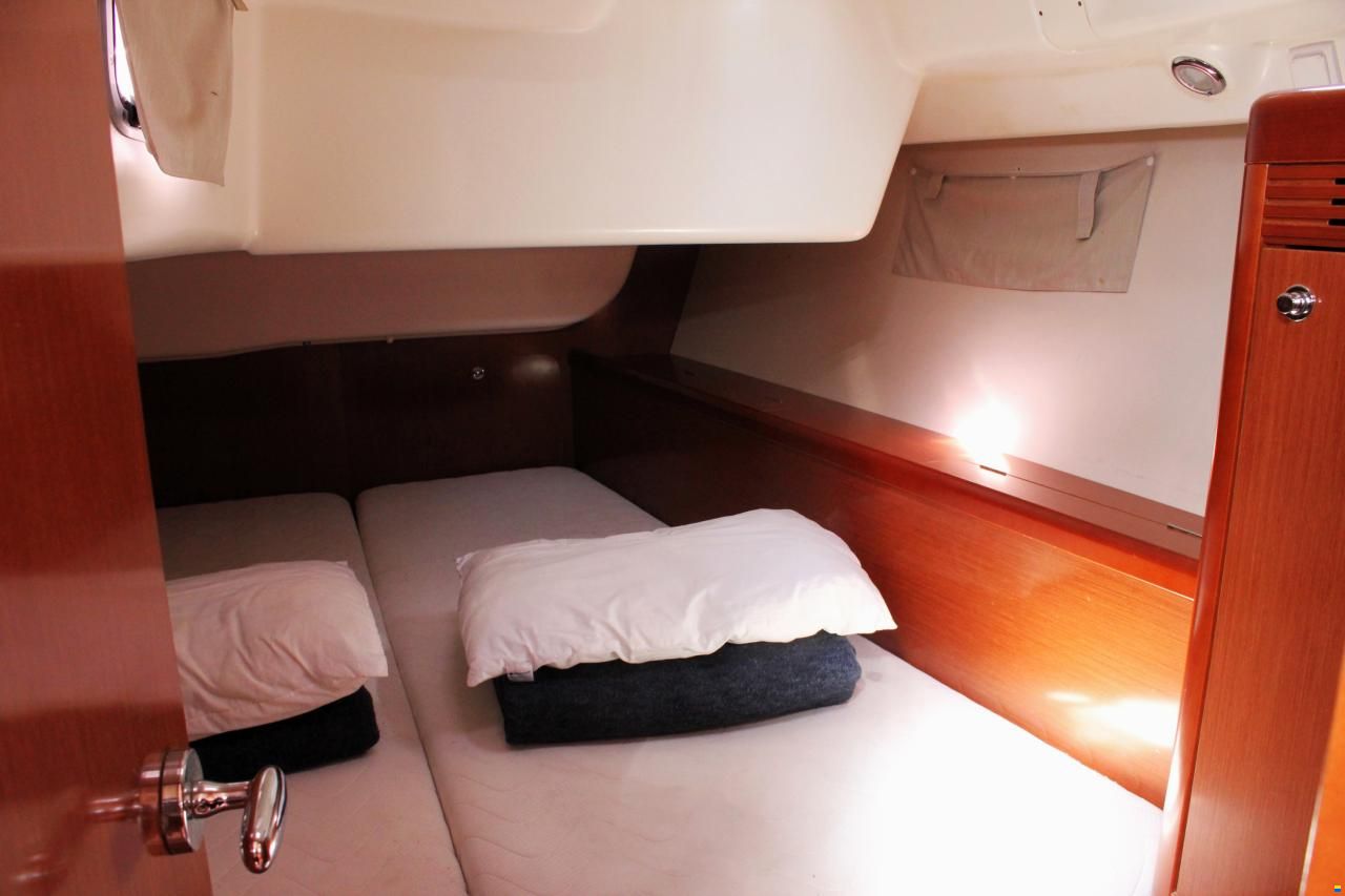 Beneteau Oceanis 43