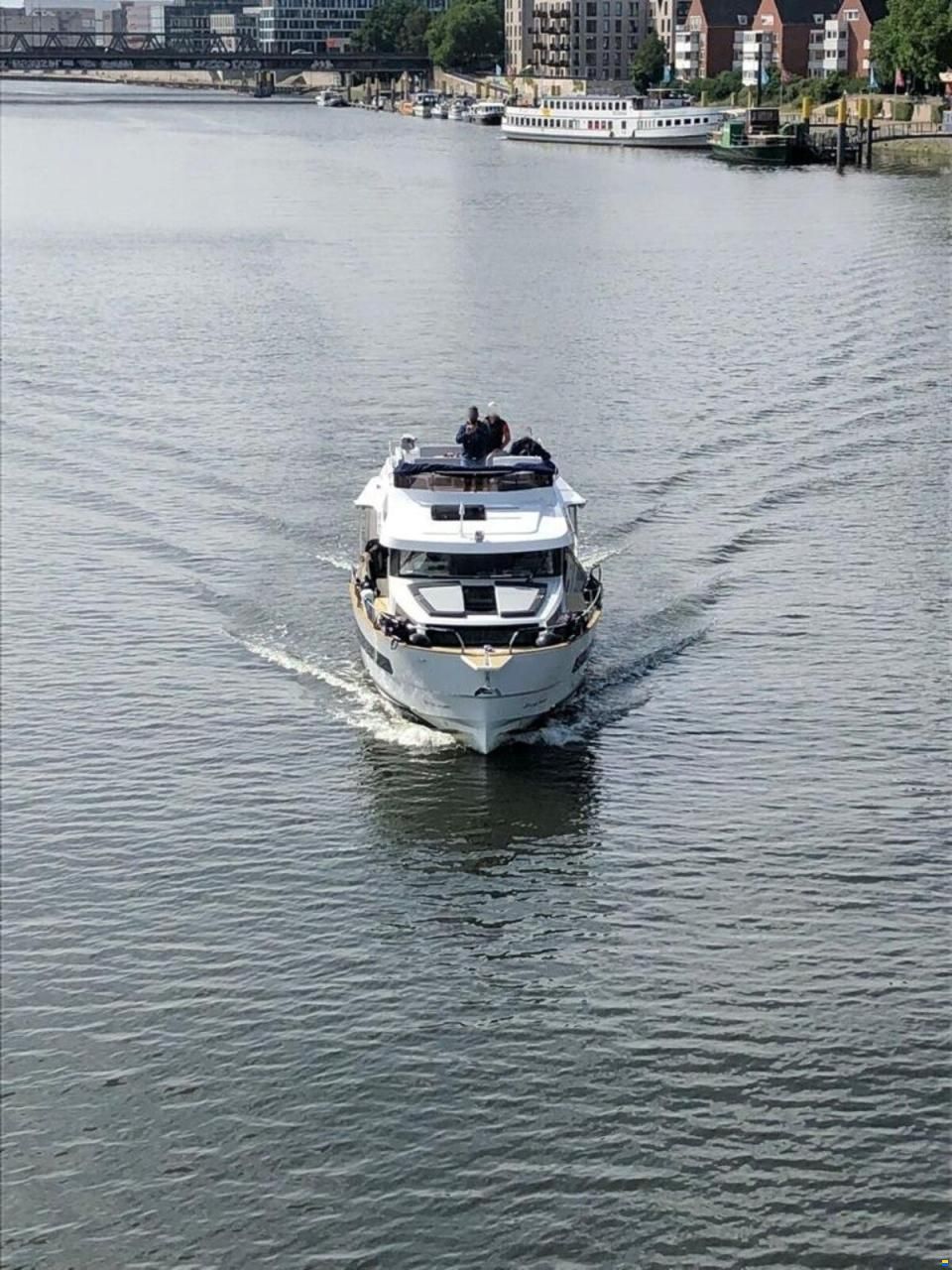 Delphia  Yachts 12 Flylounge