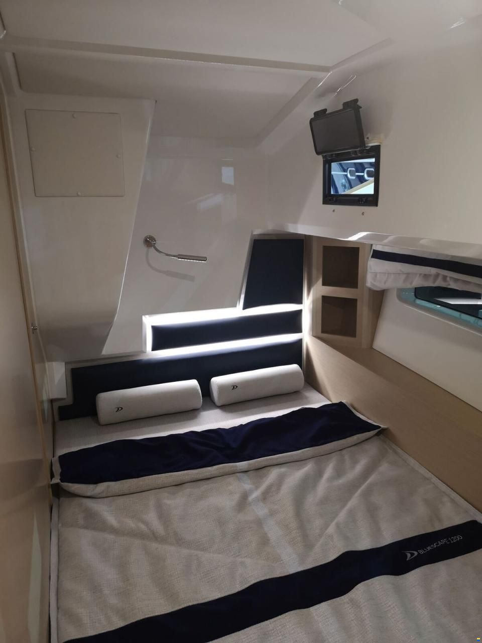 Delphia  Yachts 12 Flylounge