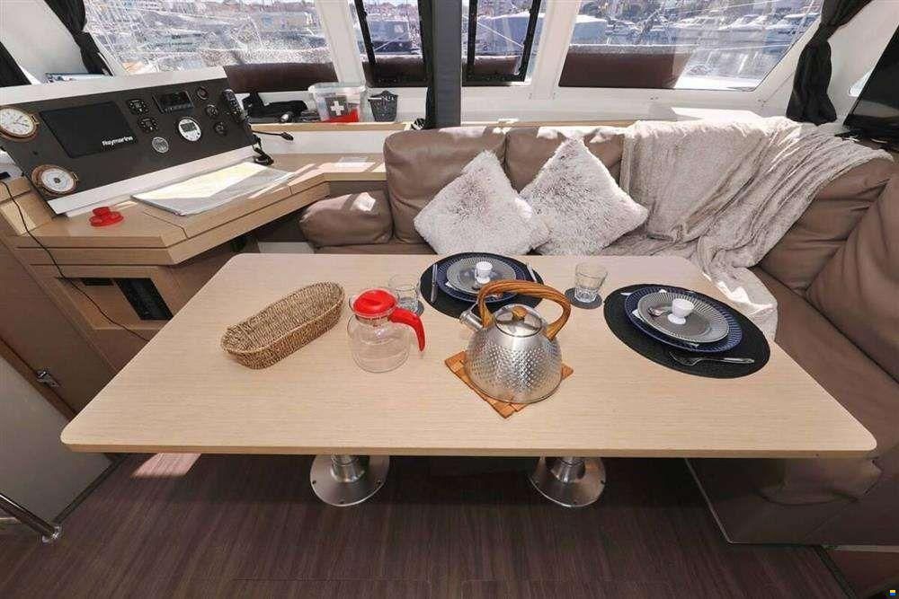 Fountaine Pajot LUCIA 40