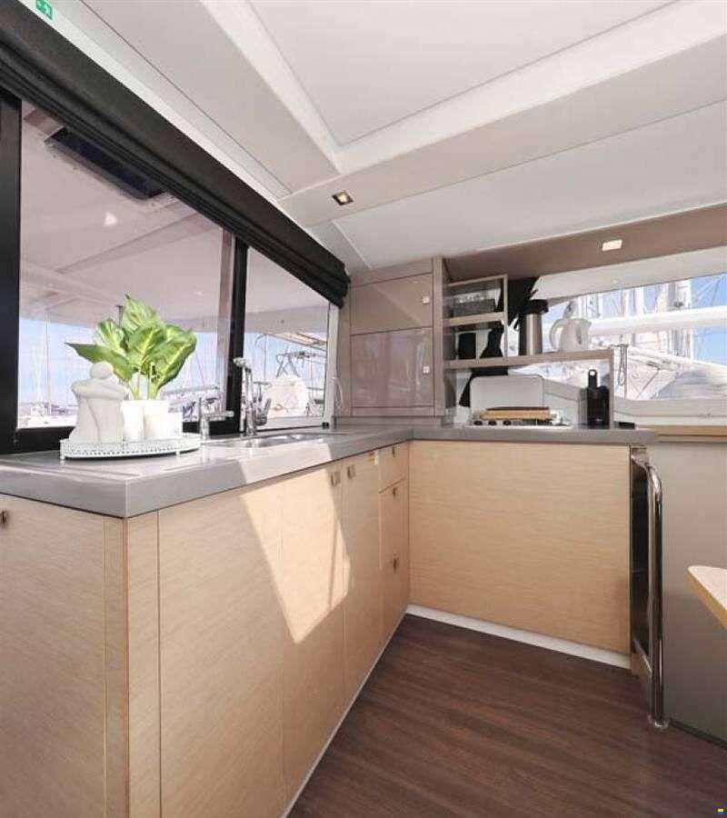 Fountaine Pajot LUCIA 40