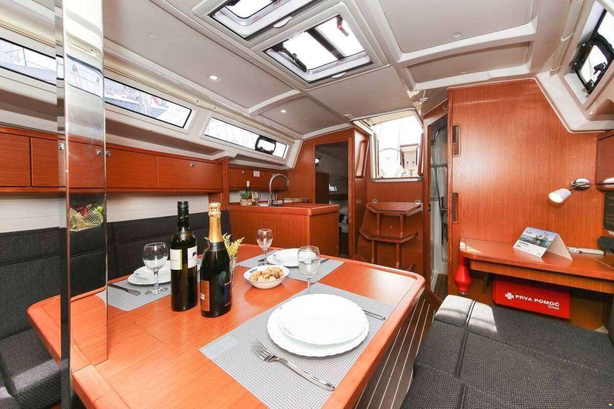 Bavaria CRUISER 34