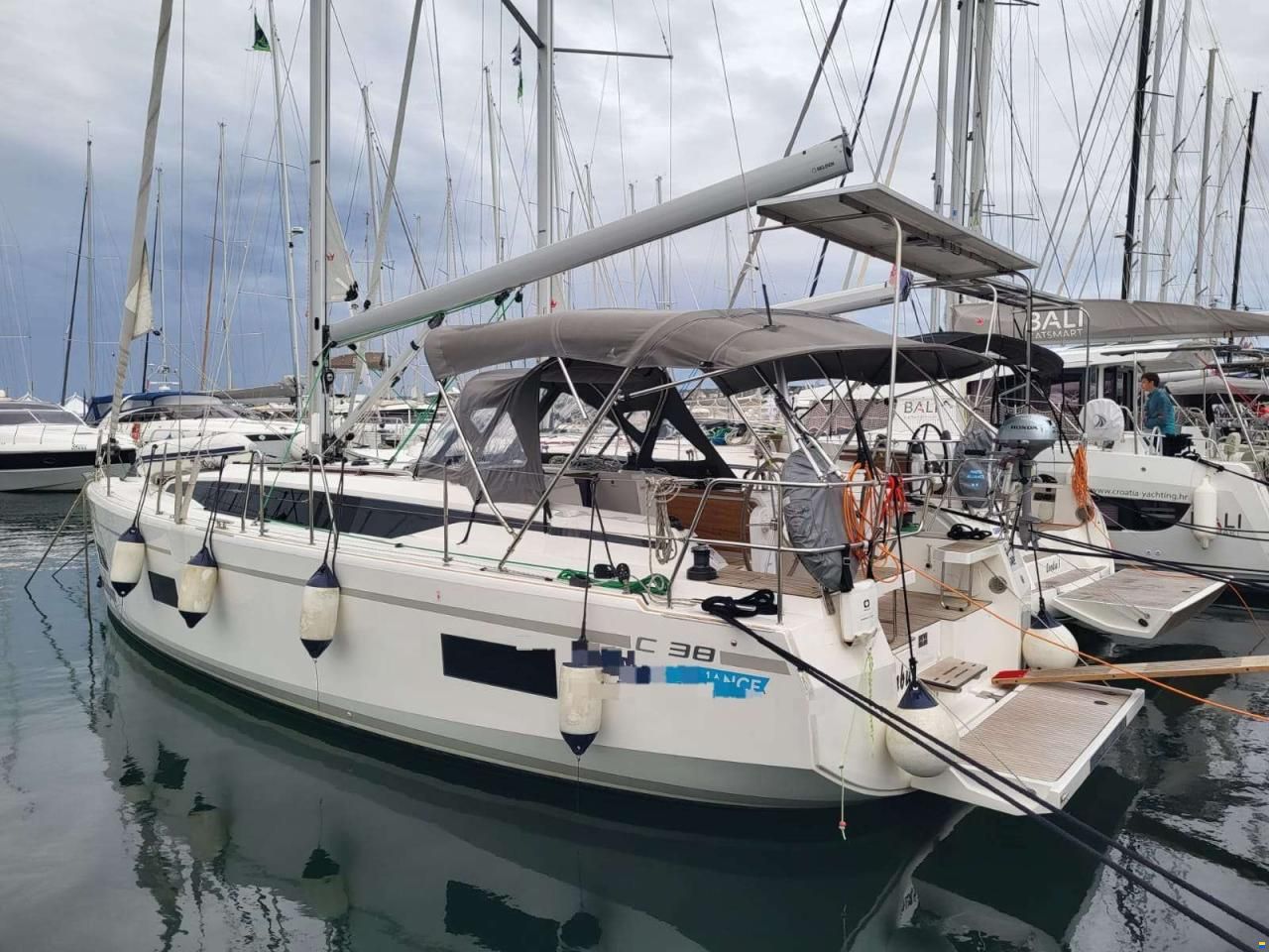 Bavaria C38