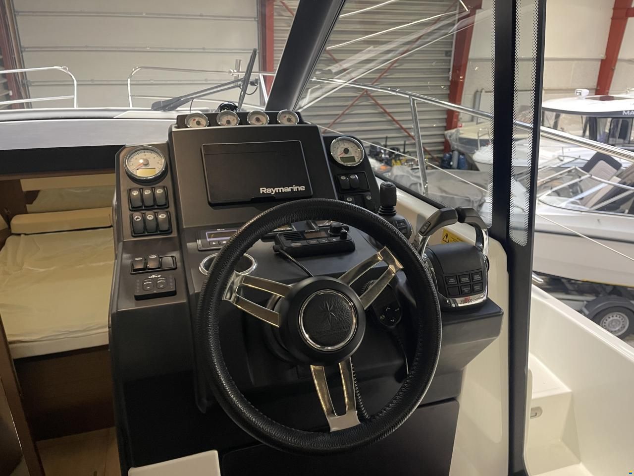Jeanneau NC 33