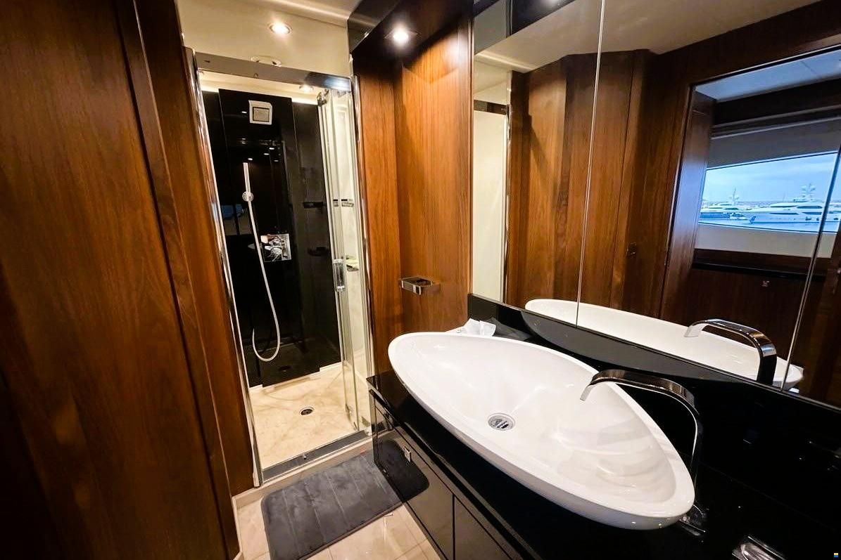 Sunseeker Predator 84