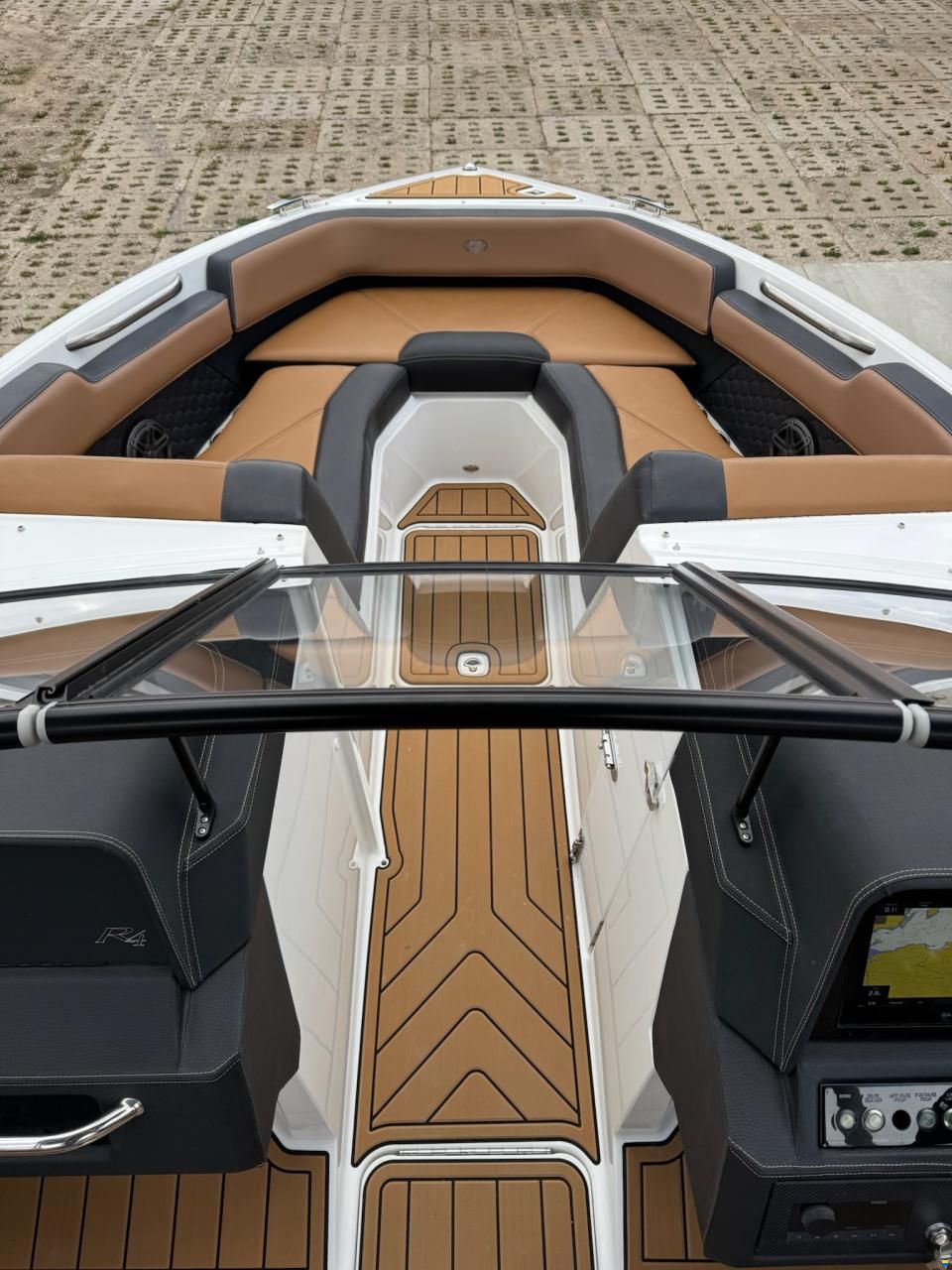 Cobalt R4 Surf