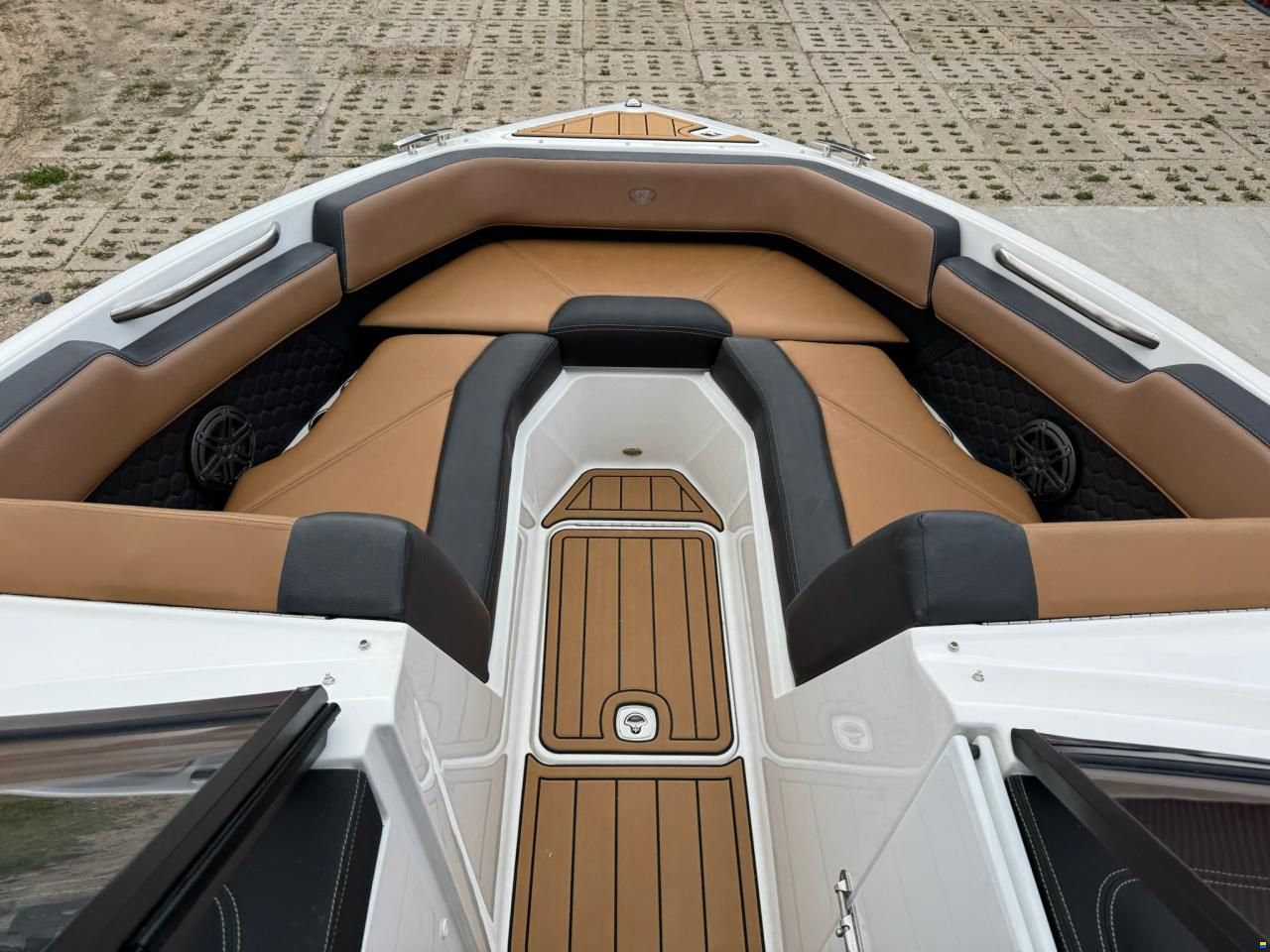 Cobalt R4 Surf