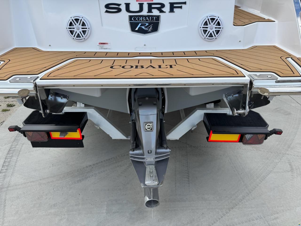 Cobalt R4 Surf