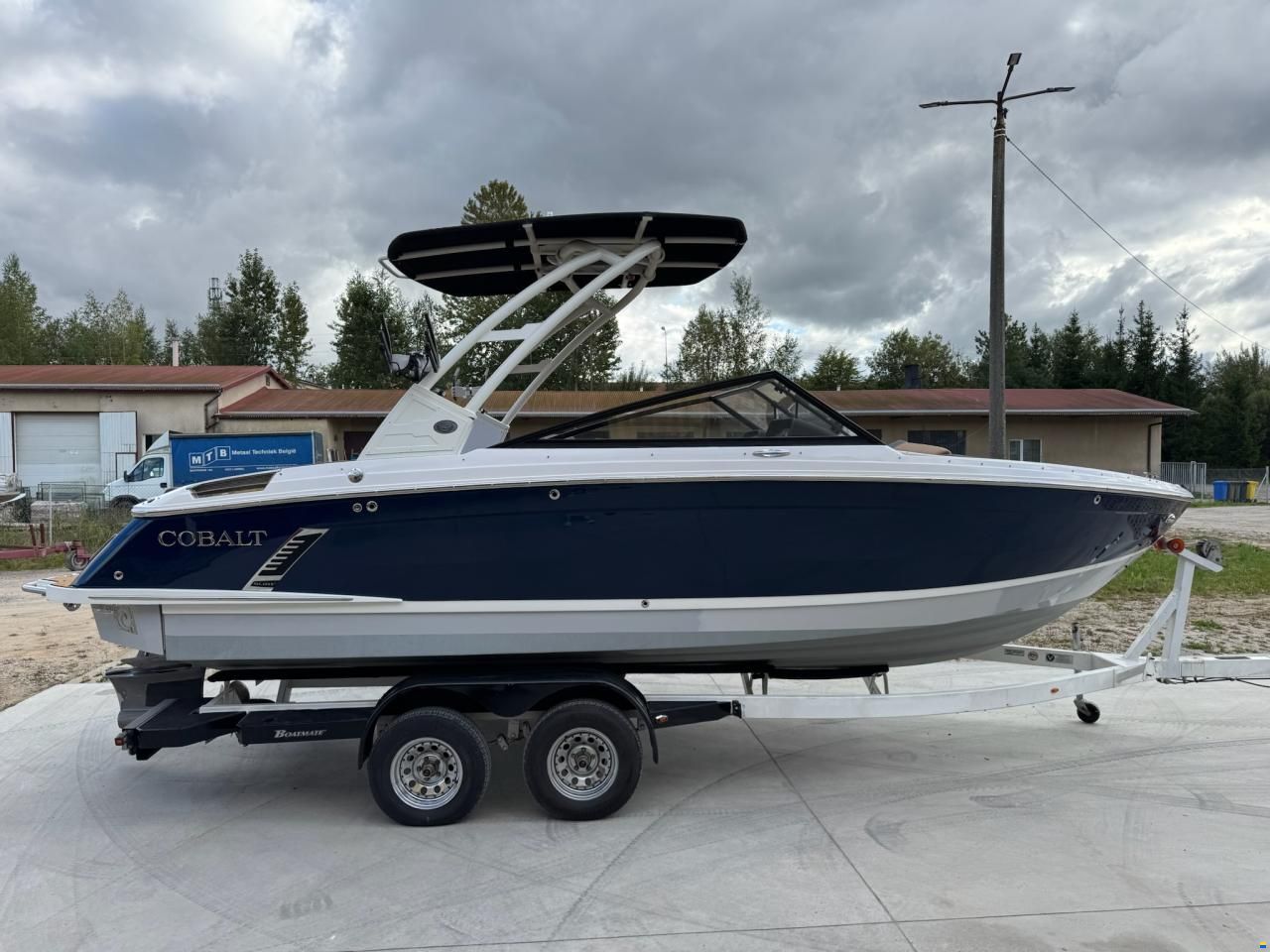 Cobalt R4 Surf