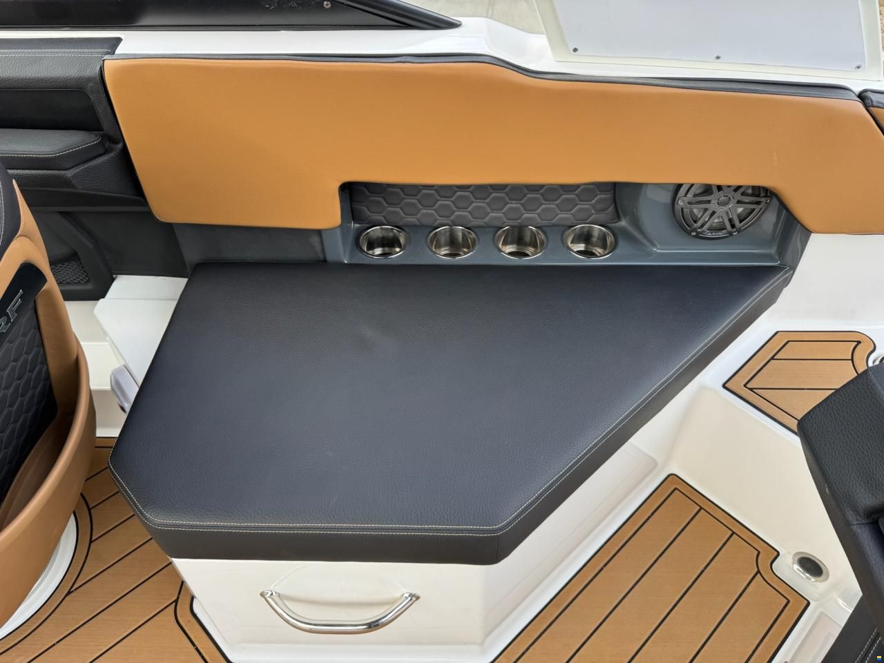Cobalt R4 Surf