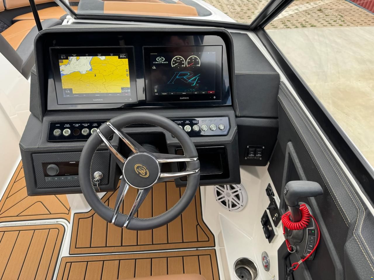 Cobalt R4 Surf