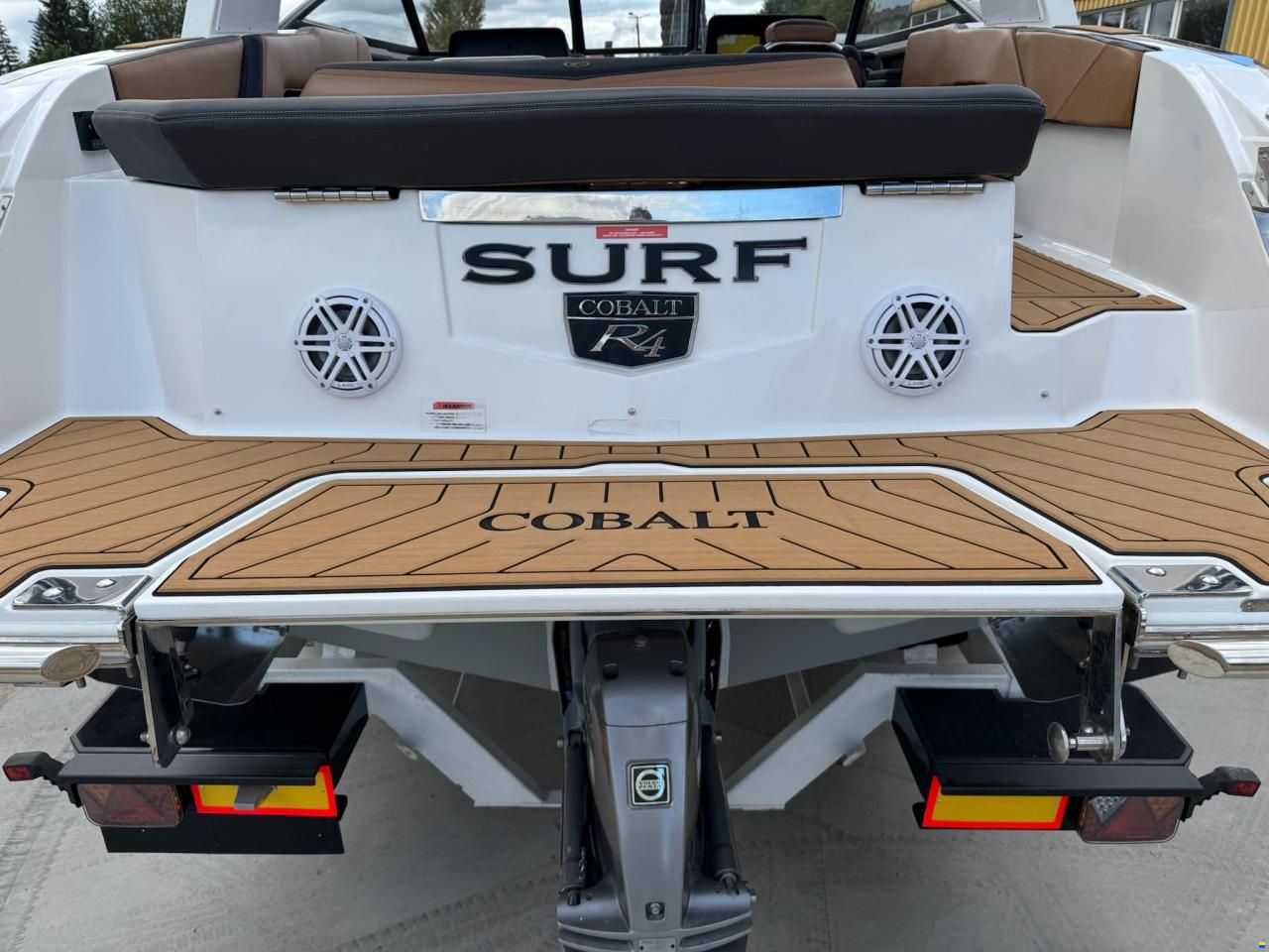 Cobalt R4 Surf