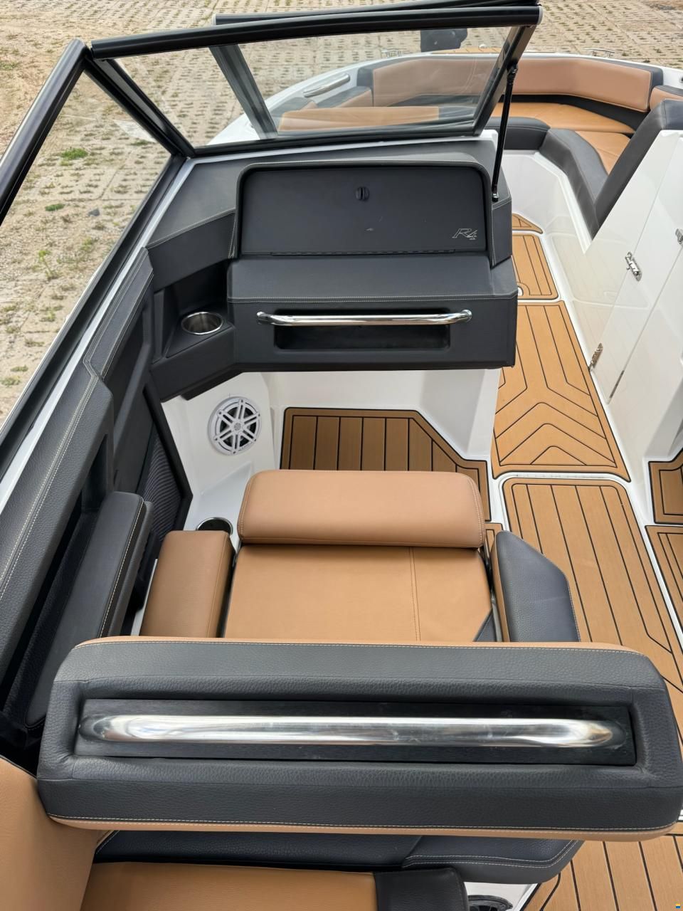Cobalt R4 Surf
