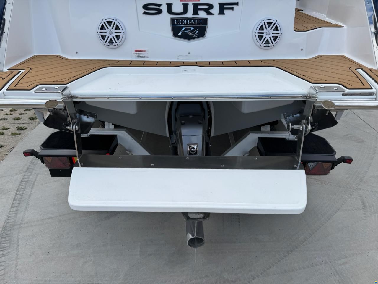 Cobalt R4 Surf