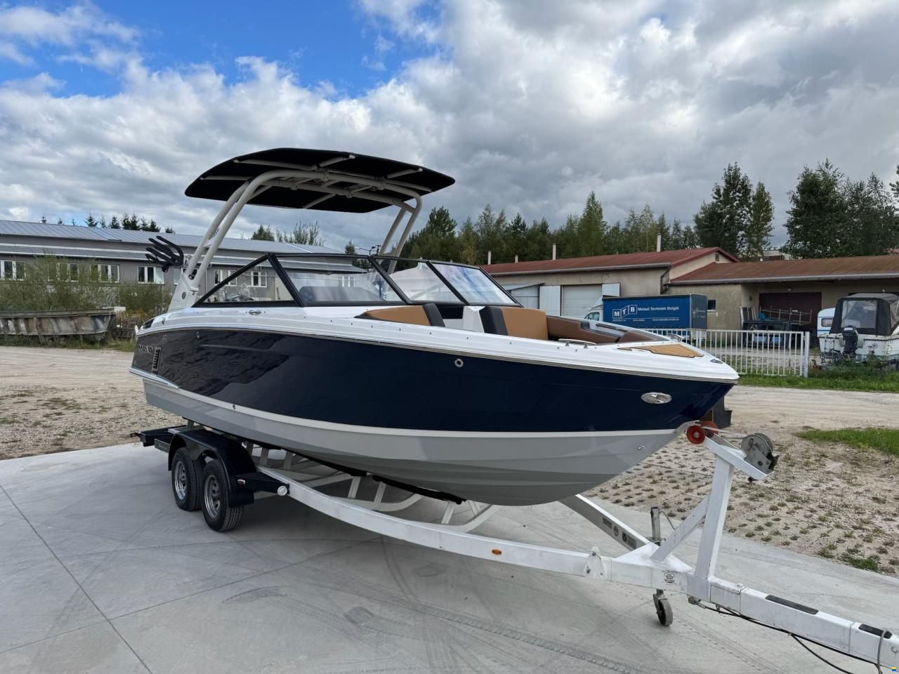 Cobalt R4 Surf