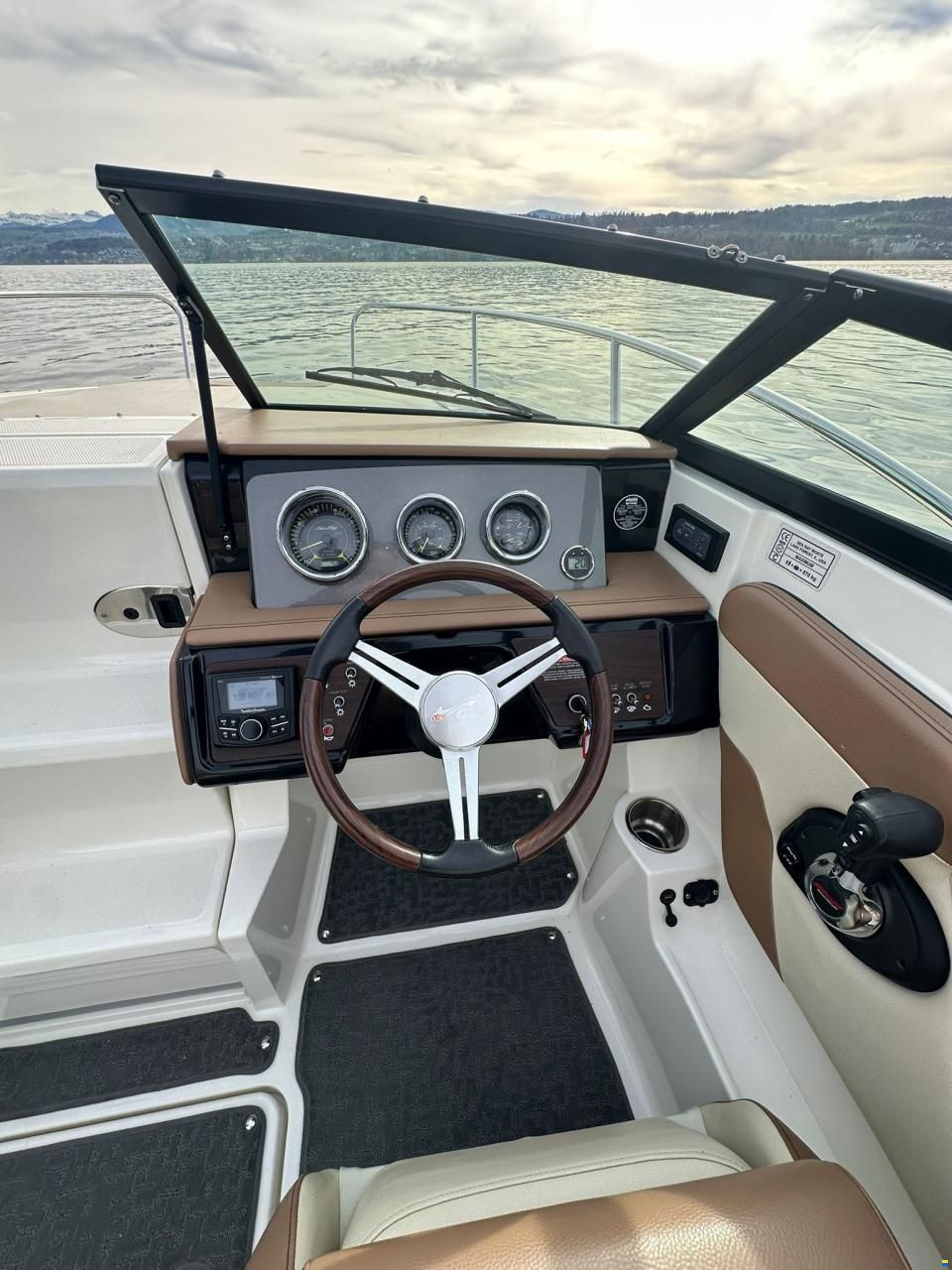 Sea Ray Sun Sport 230
