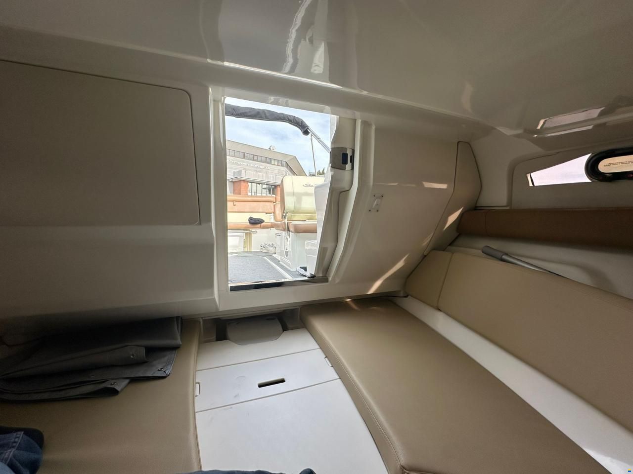 Sea Ray Sun Sport 230