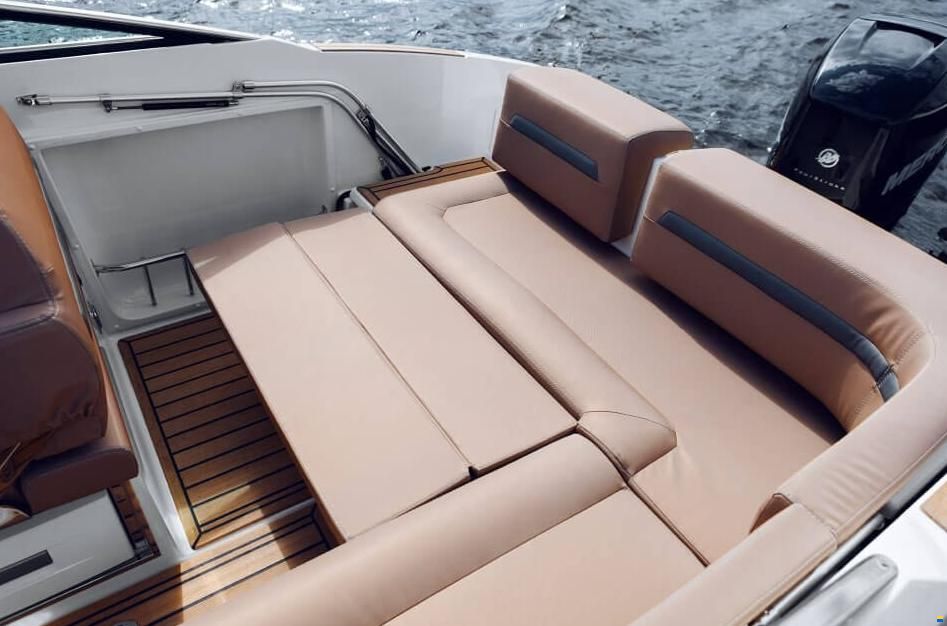 Flipper 670 Day Cruiser