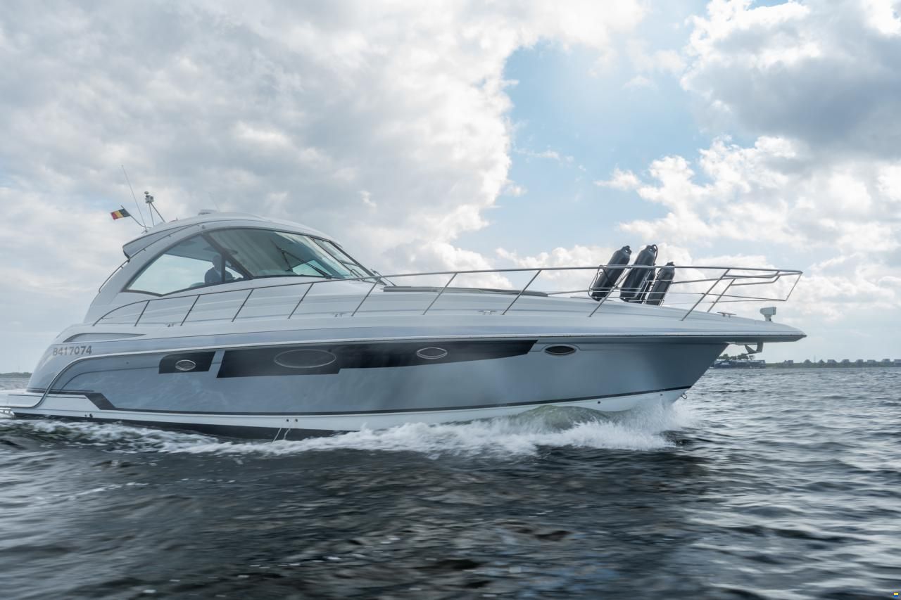 Formula 45 Yacht