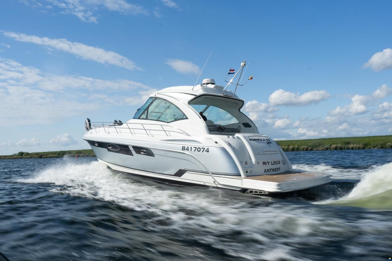 Formula 45 Yacht