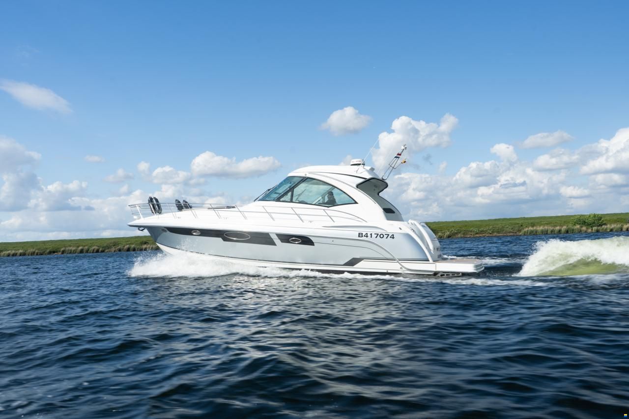 Formula 45 Yacht
