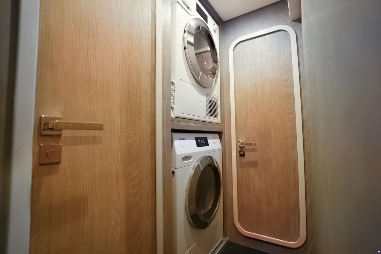 Azimut S8