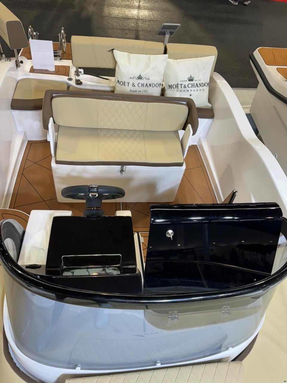 Nireus Omega 53 Elegance