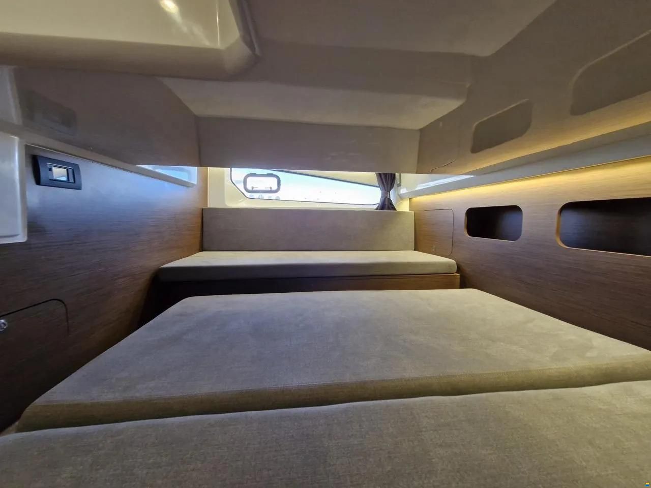 Beneteau Antares 11 Fly