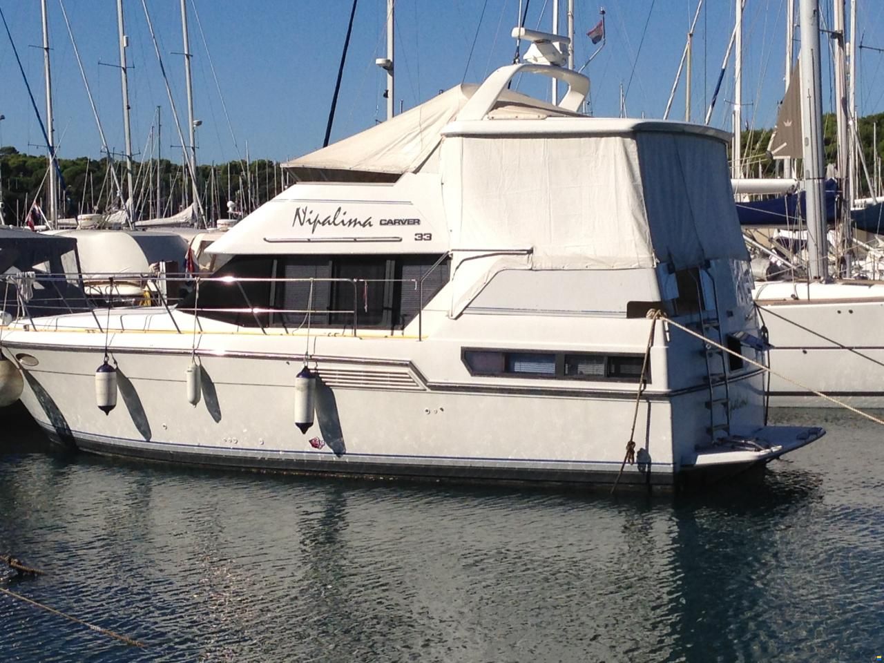 Carver 33 AFT Fly