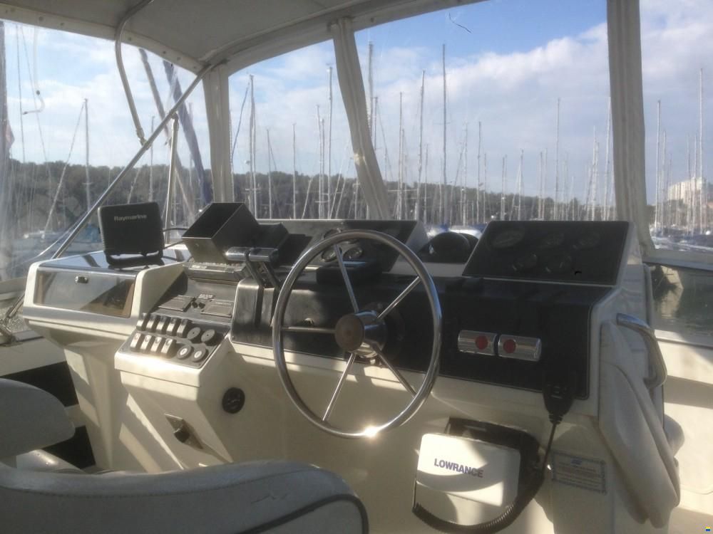 Carver 33 AFT Fly