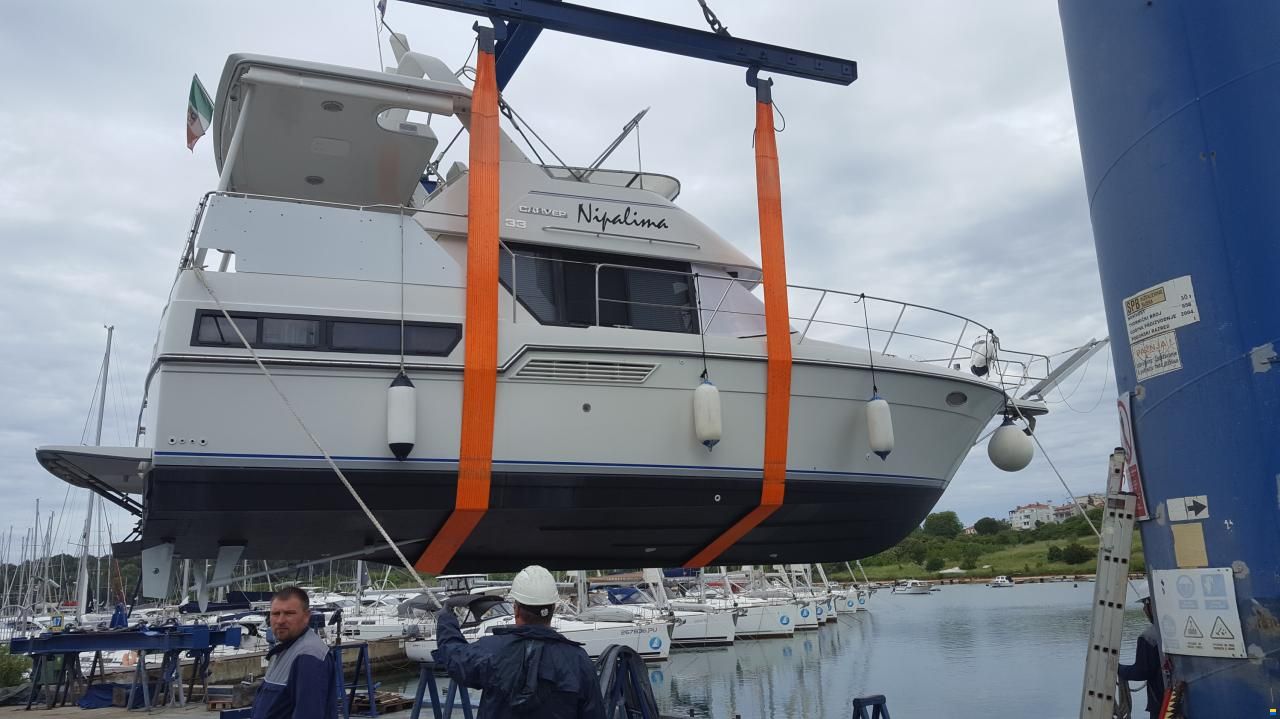 Carver 33 AFT Fly