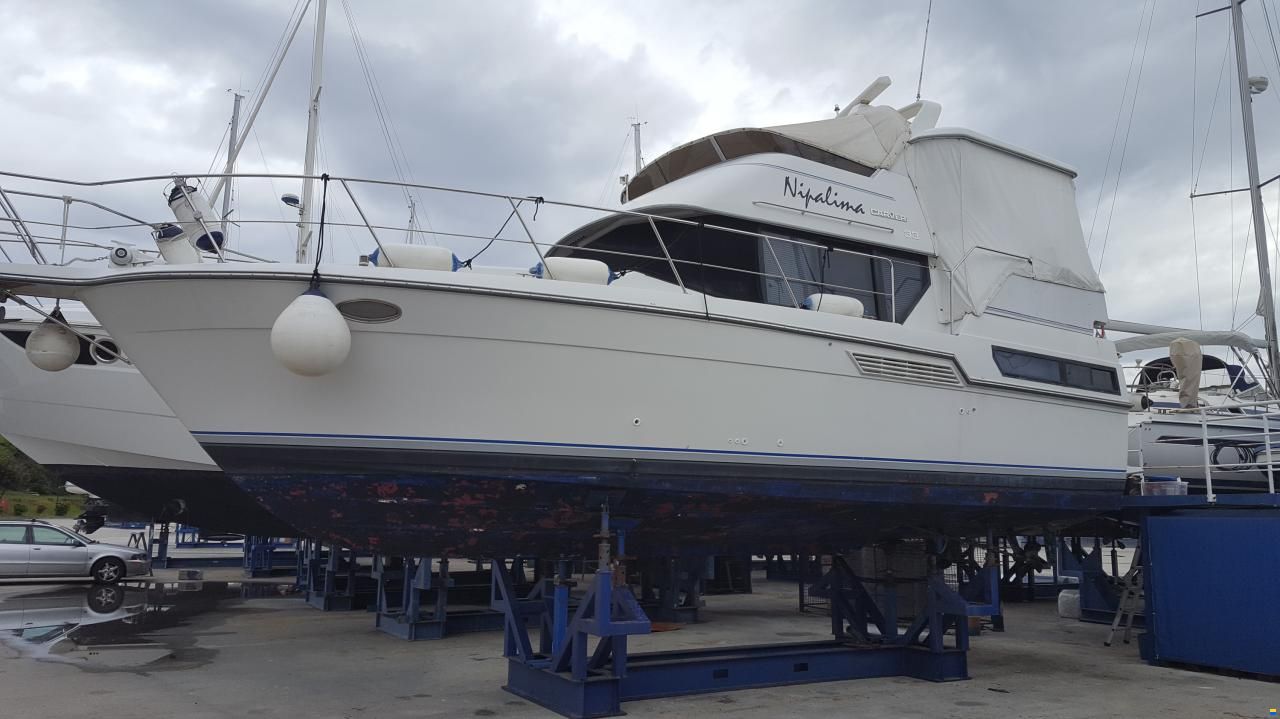 Carver 33 AFT Fly