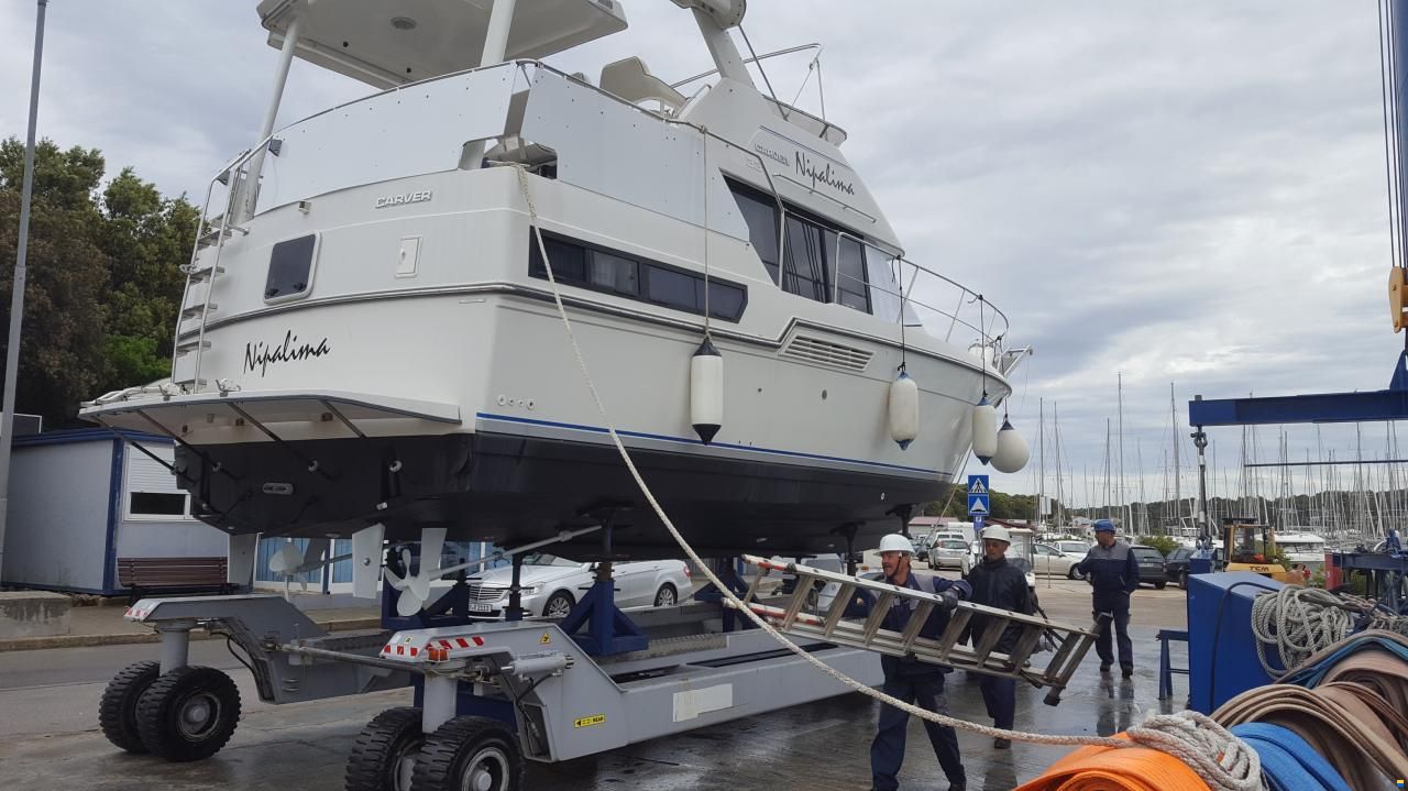 Carver 33 AFT Fly
