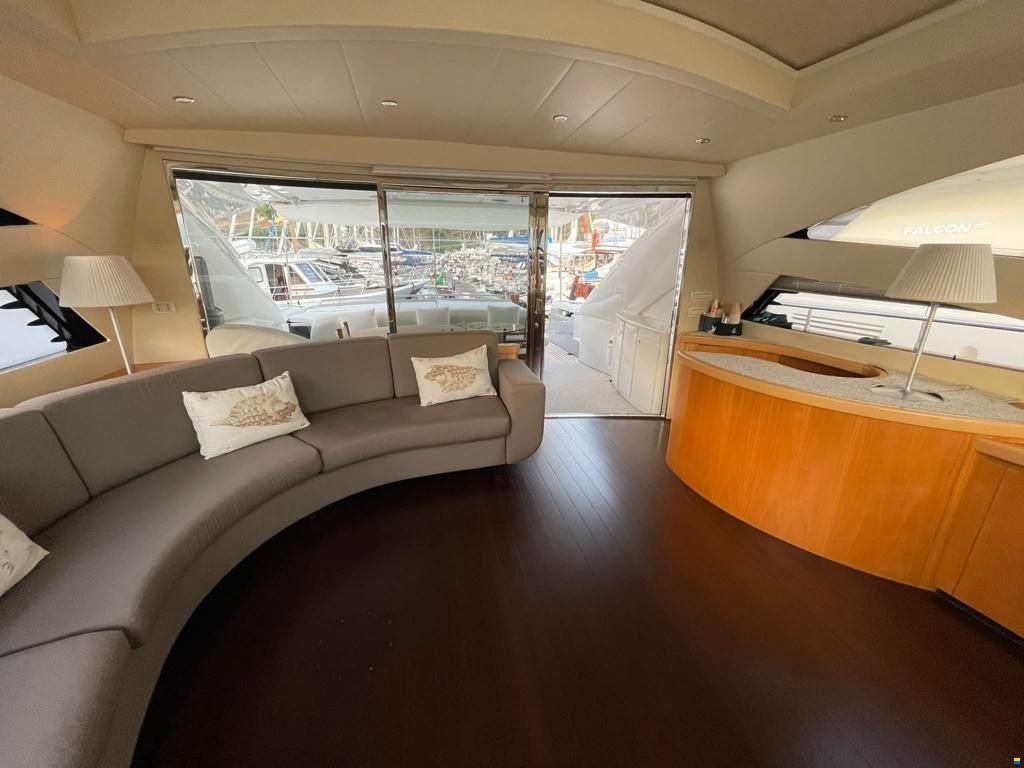 Pershing 76