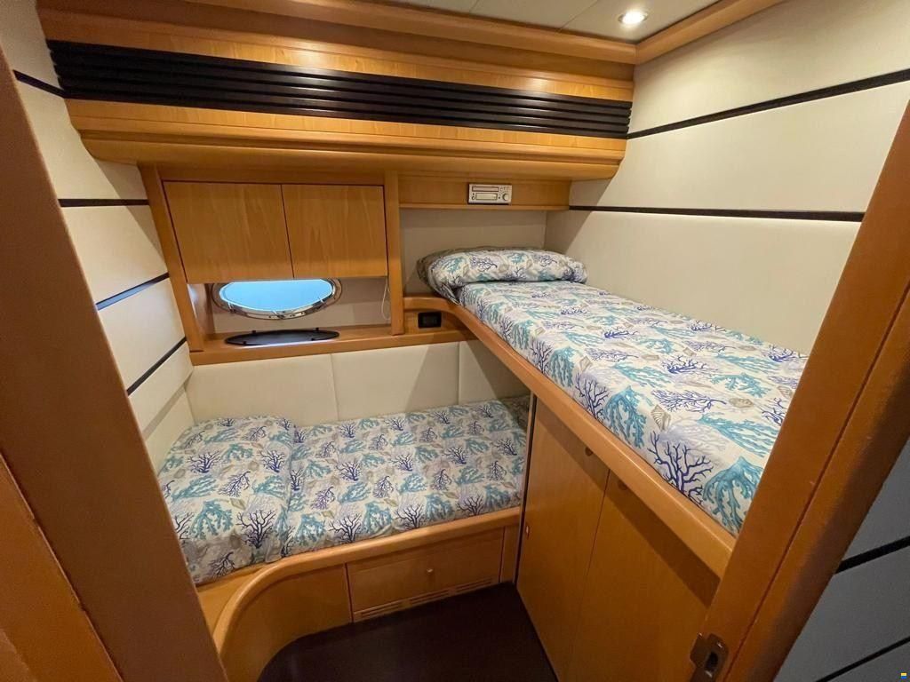 Pershing 76