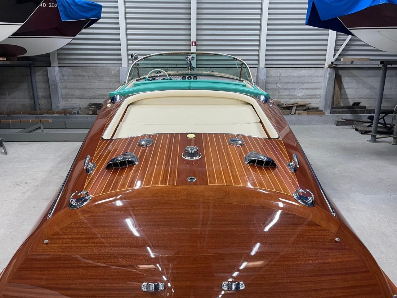 Riva Triton