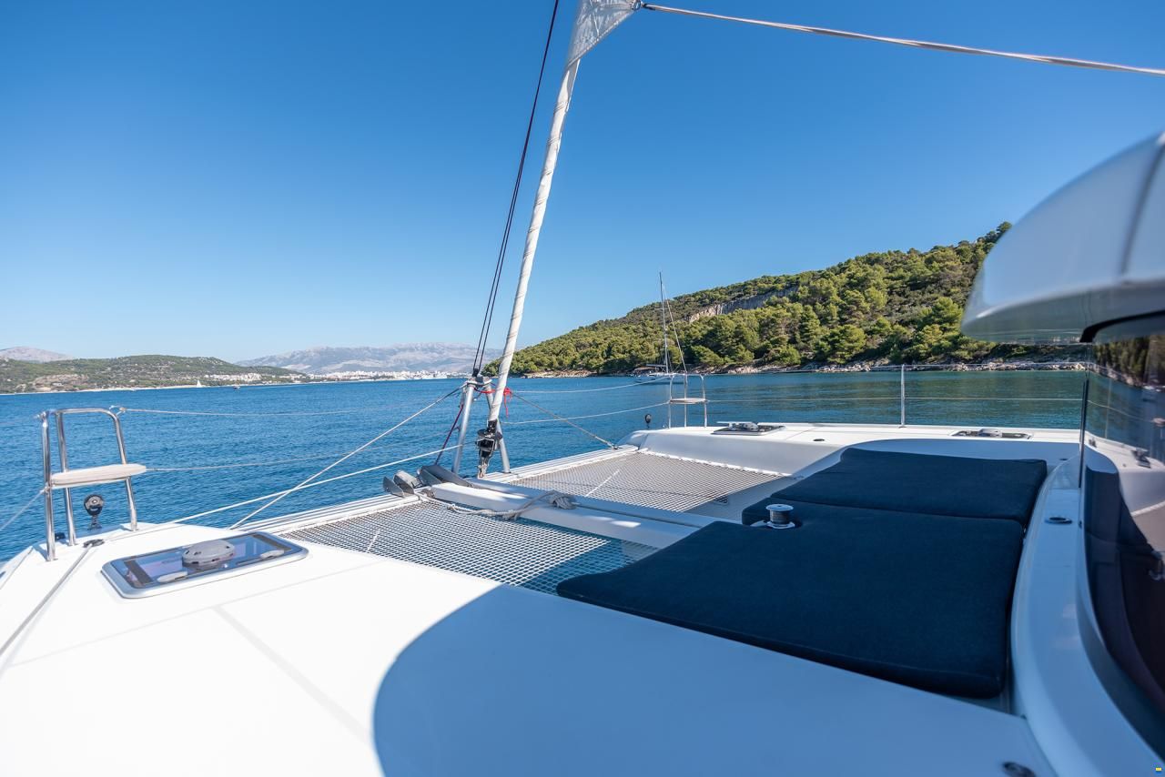 Lagoon 42 (3 cabins)